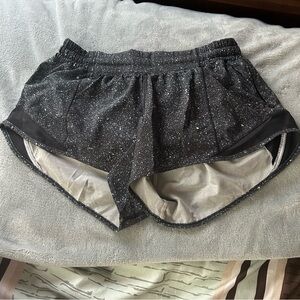 Lululemon Hotty Hot Shorts 2.5”
